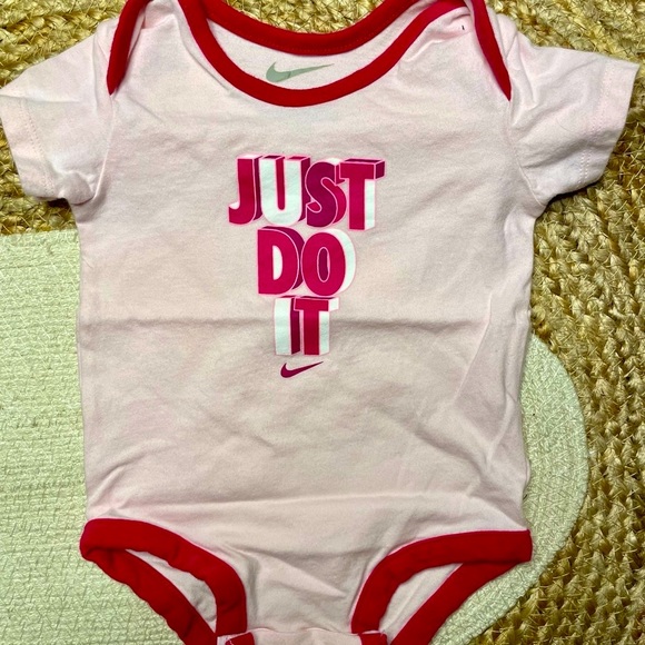 Vintage 90s/2000s Nike Baby Onesies 3-6 months Set of 5 - Picture 7 of 7